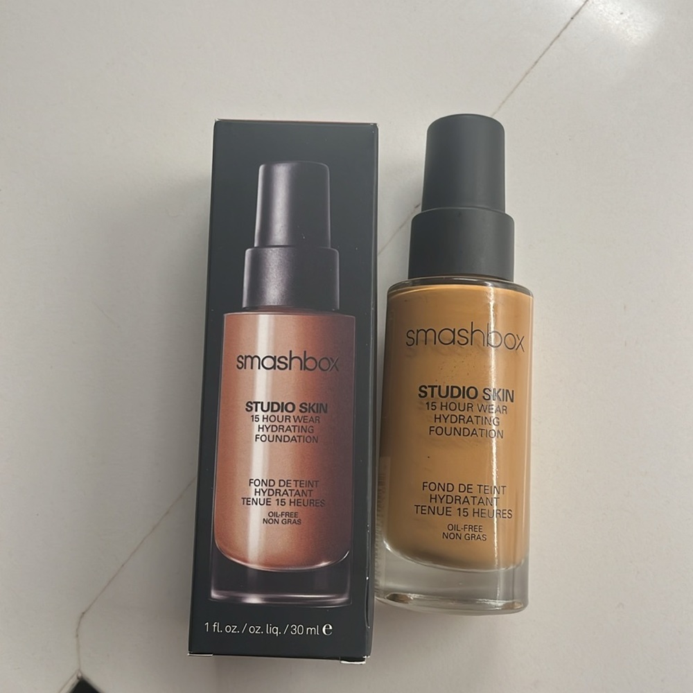 Smashbox Studio Skin foundation 3.4 foundation Medium/Dark with Golden undertone